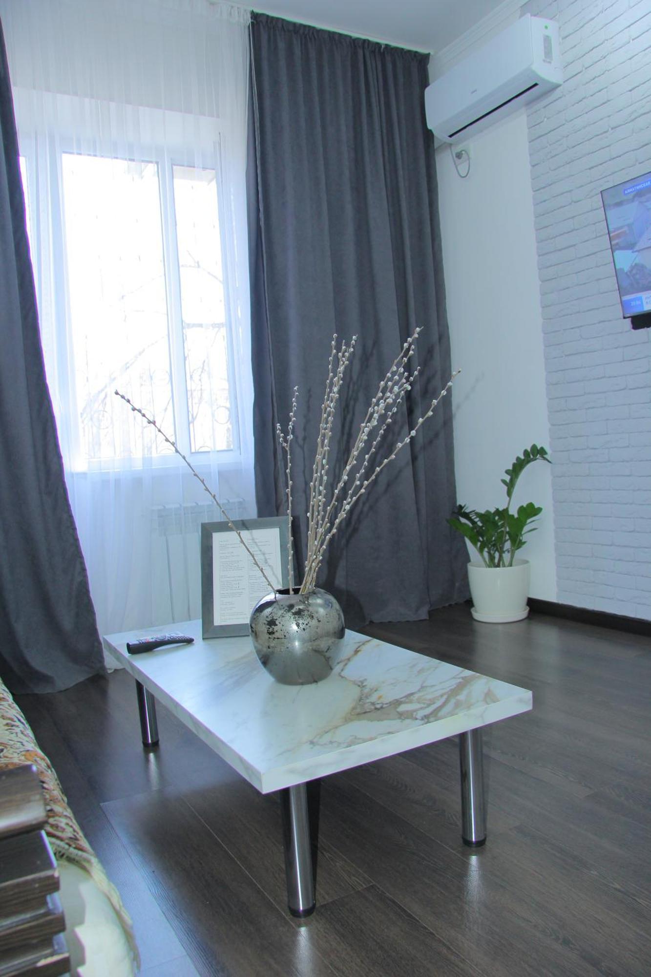 Апартаменты Центр Медеуский Район Almaty Ngoại thất bức ảnh
